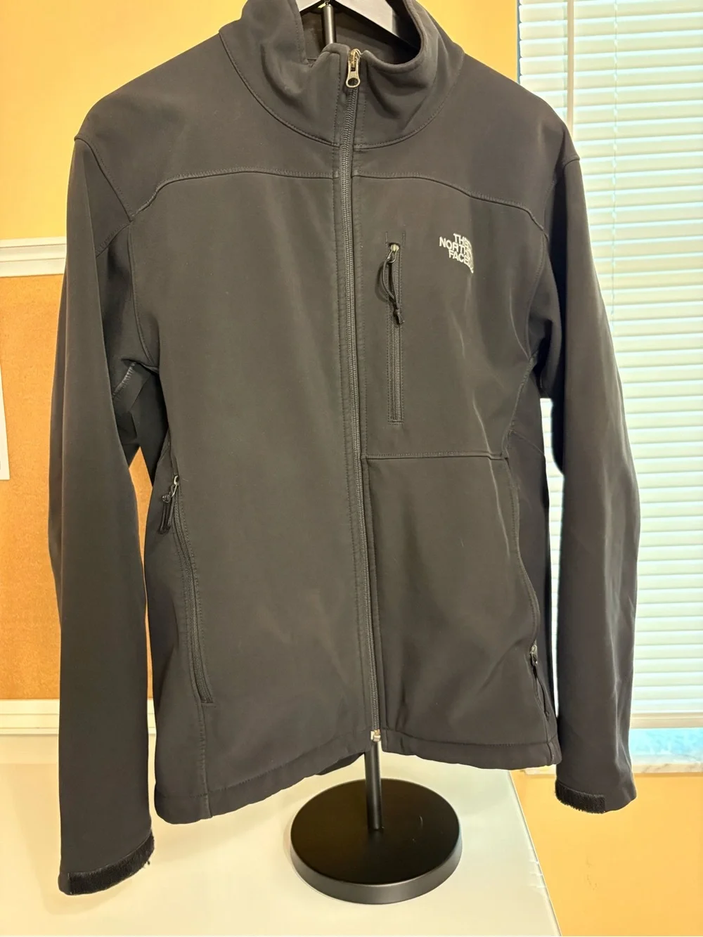 The North Face Men's Black Full-Zip Softshell Jacket